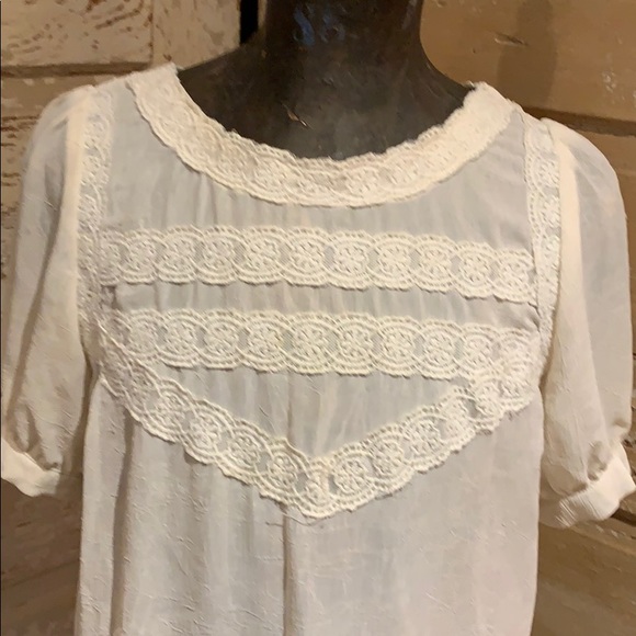 Criss Cross Vintage style blouse - Picture 2 of 3